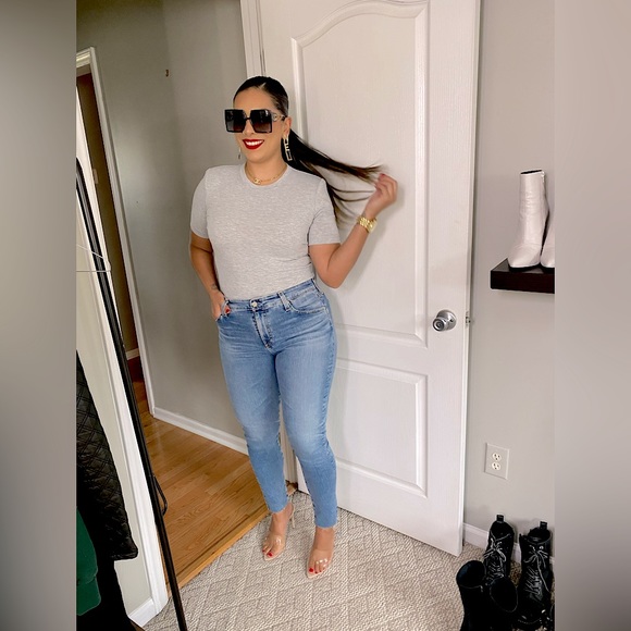 Hi, I’m Laurie! I am new to Poshmark! - Picture 1 of 1